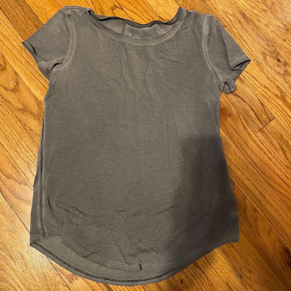 size 4 relaxed fit lululemon workout shirt